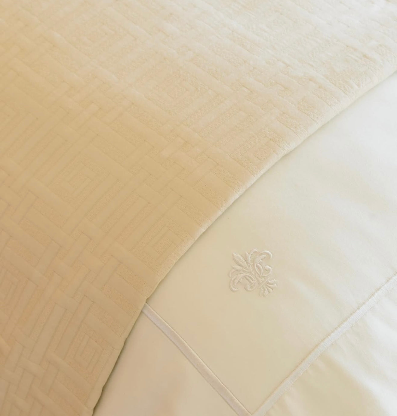 Premium Egyptian Cotton Bedsheet Set – 600 TC